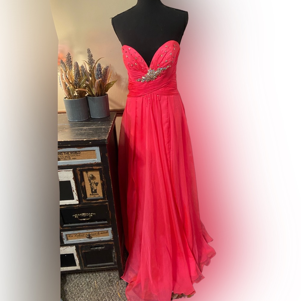 HOT PINK formal 👗